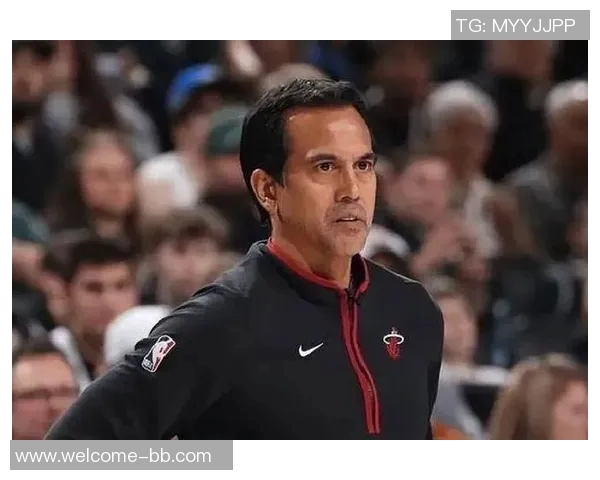 斯波称赞拉松在球队中的重要作用强调攻防中默默奉献的辛勤付出